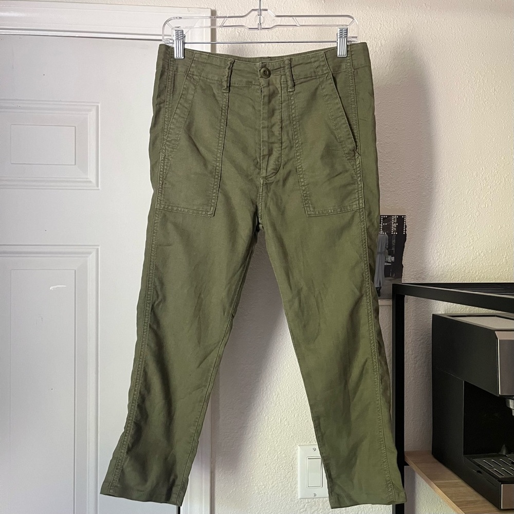 THE GREAT. Olive army green cotton tencel linen blend utility tapered cropped